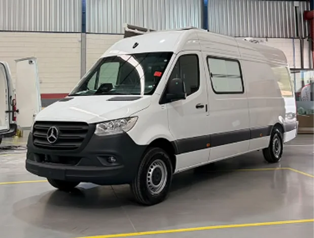 Veículo especial branco transformado pela Nova Aliança