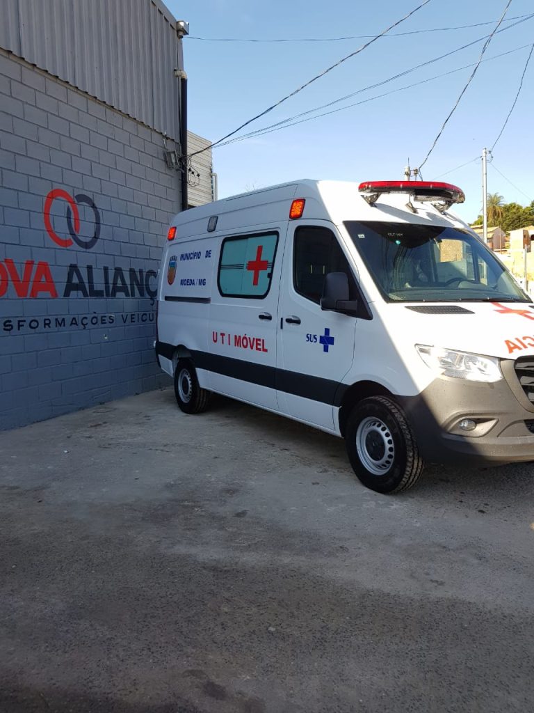 Ambulância UTI Completa - Veículo Sprinter 416 4