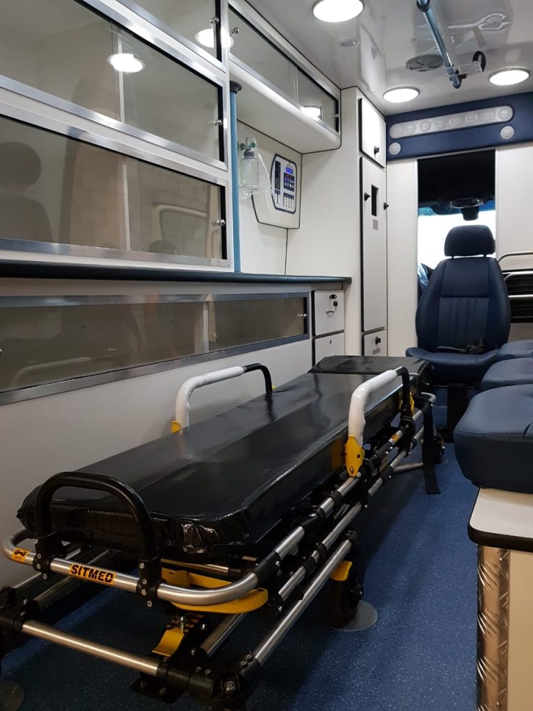Ambulância UTI Completa - Veículo Sprinter 416 5